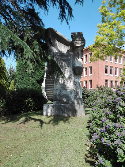 Monumento a los hacendistas asturianos